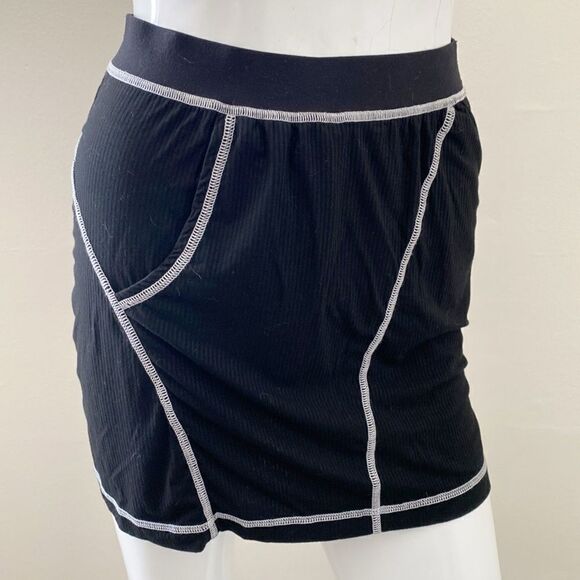 NWOT Dolls Kill Brand Poster Grl Black Ribbed Mini Skirt w Boxer Style Stitching - Picture 1 of 4